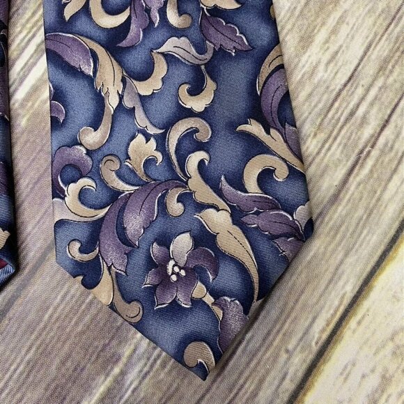 JT Beckett 100% Silk Made in USA Blue Floral Print Neck Tie - Picture 2 of 4
